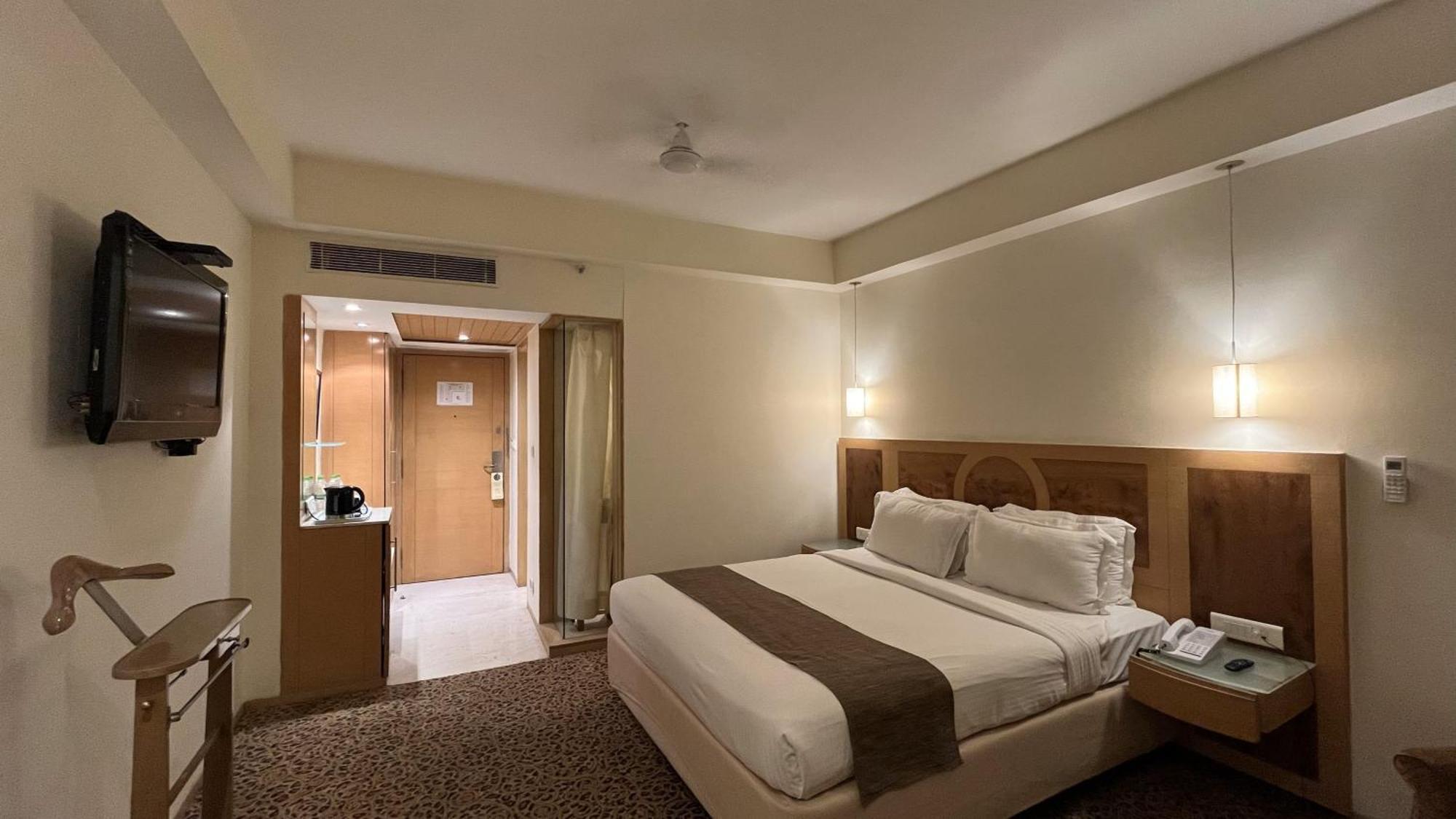 Katriya Hotel And Tower Hyderabad Exteriör bild