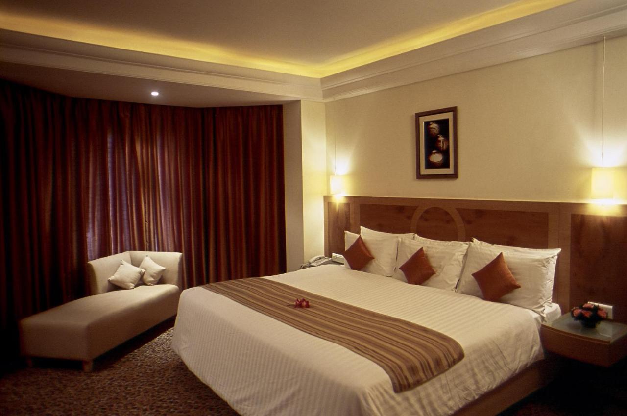 Katriya Hotel And Tower Hyderabad Exteriör bild